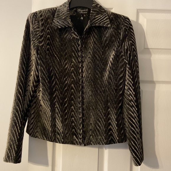 Giancarlo Ferrari faux fur black and gray
jacket. Zipper front. Preowned - Picture 3 of 5